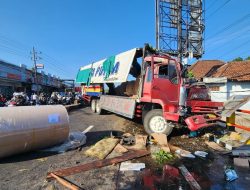 Polisi: Dugaan Awal Kecelakaan Truk di Pasuruan Akibat Pecah Ban