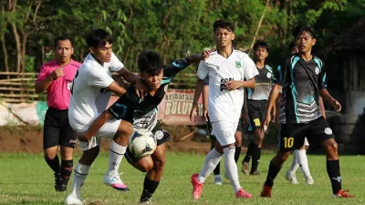 Pererat Seduluran Serta Komunikasi, Legislatif dan Eksekutif di Pasuruan Main Bola Bareng
